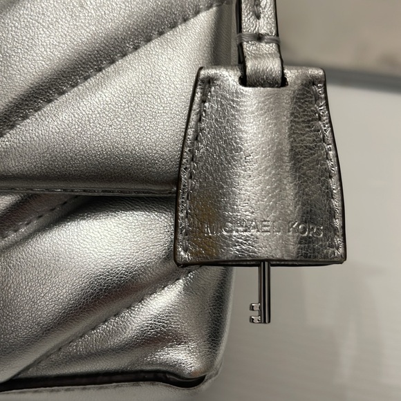 MICHEAL KORS CECE QUILTED METALLIC LEATHER COVERTIBLE CROSSBODY BAGS SIZE SMALL - Picture 4 of 16